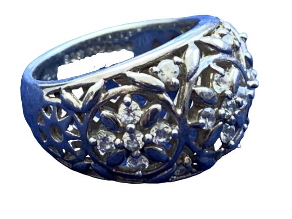 VINTAGE STERLING SILVER RING SZ 6 (1 of 3)