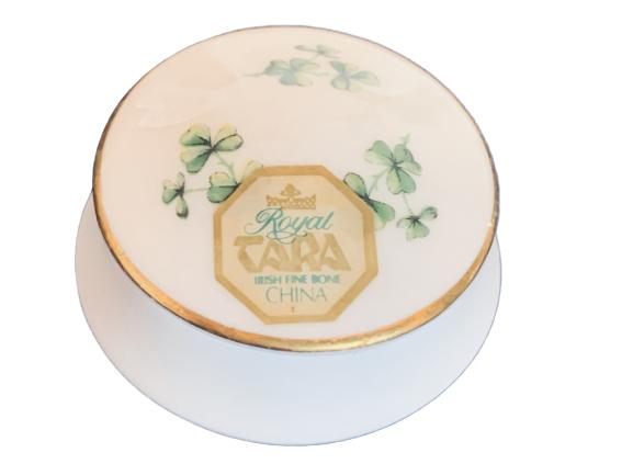 VINTAGE ROYAL TARA SHAMROCK PILL BOX (1 of 5)
