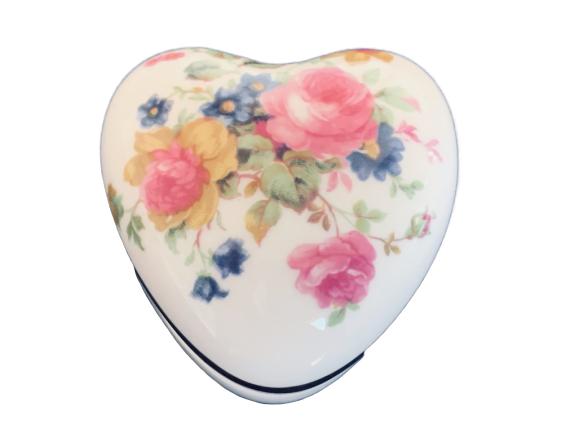 ROYAL WINDSOR HEART SHAPED FLORAL PIN OR PILL BOX: ROYAL WINDSOR HEART SHAPED FLORAL PIN OR PILL BOX -Fine bone chine made in England