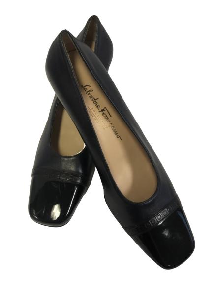 NEW FARRAGAMO LADIE'S NAVY PUMPS SZ 10 (1 of 3)