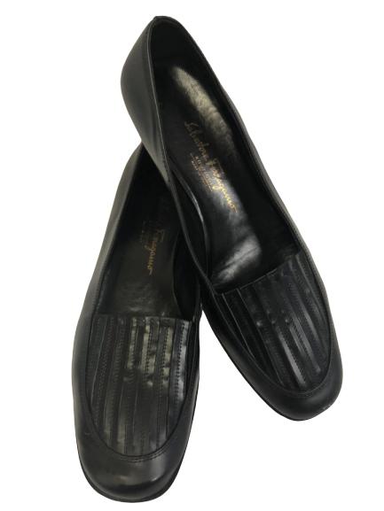 WOMEN'S BLACK FERRAGAMO FLATS SZ 10: WOMEN'S BLACK FERRAGAMO FLATS SZ 10 LIKE NEW!!!!