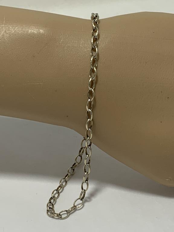 14K WHITE GOLD ITALY OPEN LINK 9" ANKLET CHAIN: 14K WHITE GOLD ITALY OPEN LINK 9" ANKLET CHAIN - BEAUTIFUL open link design- a tad over 9" in length - 4.5 grams total weight