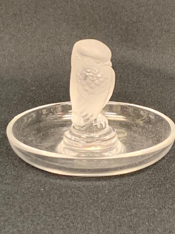 ARTIST SIGNED LALIQUE FROSTED GLASS OWL RING TRAY (1 of 4)