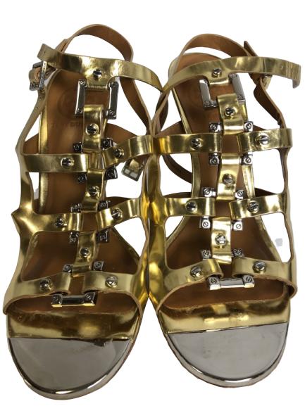 STUART WEITZMAN GOLD METALIC STRAPPY SANDALS SZ7: STUNNING!BSTUART WEITZMAN GOLD METALIC STRAPPY SANDALS -Strappy gold metalic with platinum accents-Stilleto heel -SZ 7-Very good condition