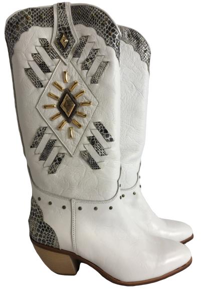 BUTTERO ITALIAN WHITE LADIE'S COWBOY BOOTS 37 1/2: BUTTERO ITALIAN WHITE LADIE'S COWBOY BOOTS-SZ 37 1/2 -Very good condition