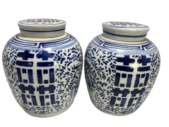 VINTAGE PAIR OF  ASIAN BLUE & WHITE JARS WITH LIDS (1 of 4)