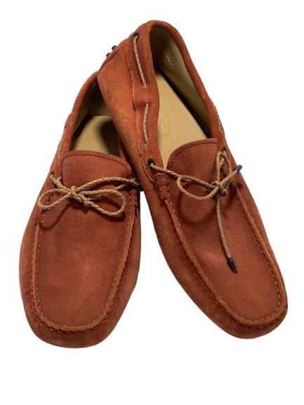 NEW! TOD'S BURNT ORANGE SUEDE LOAFERS SHOES SZ 9: NEW! TOD'S BURNT ORANGE SUEDE LOAFERS SHOES MEN'S US 9Men's burnt orange suede loafers with leather insole and rubber pebble outsole. Woven tie. -Men's US 9-Good condition-Made in Italy