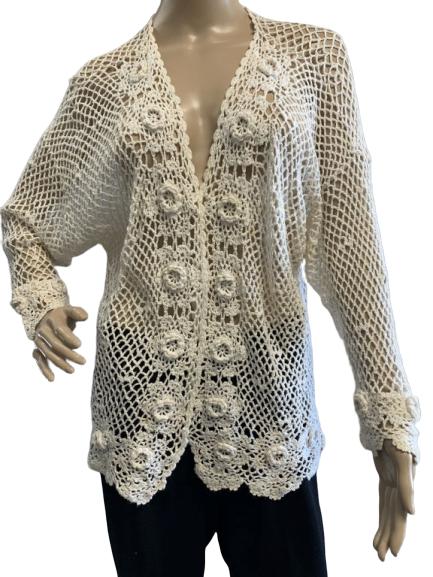 VINTAGE CROCHET SWEATER WITH ROSETTES CREAM: VINTAGE CROCHET SWEATER WITH ROSETTES CREAM -SZ L- OPEN WEAVE
