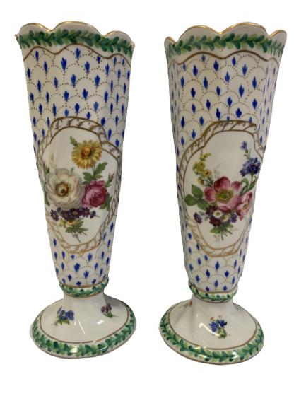 VINTAGE PAIR OF ELIAS PEINT MAIN HANDPAINTED VASES (1 of 4)