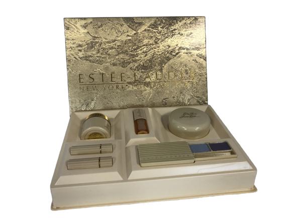 ESTEE LAUDER NEW YORK GIFT SET (1 of 2)