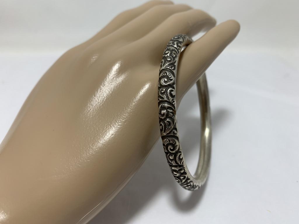VINTAGE STERLING BANGLE BRACELET (1 of 3)
