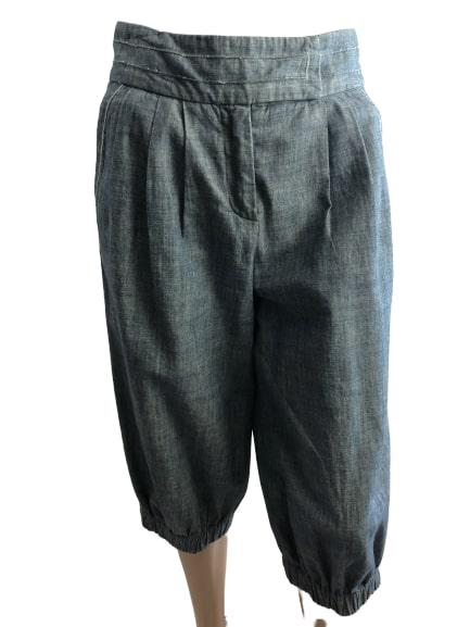 MISSONI ITALY DK BLUE CHAMBRAY PANTALOON CAPRIS 38: MISSONI ITALY DK BLUE CHAMBRAY PANTALOON CAPRIS 38 - Size 38 on tag, fits size small nicely - Cropped length - 26" waist, 38" hips and 18" inseam - Great condition on these!