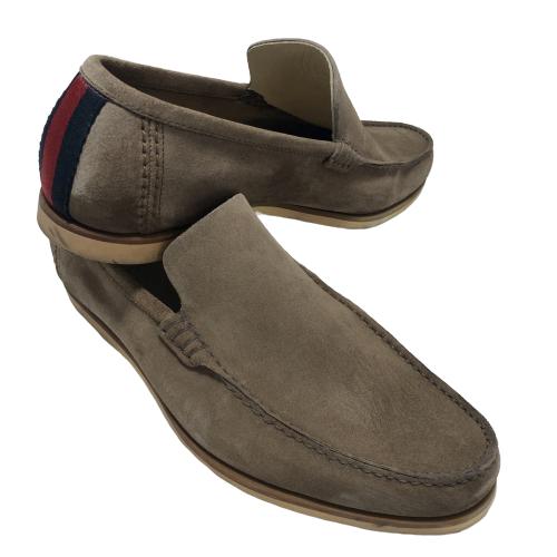 MEN'S GUCCI TAN SUEDE LOAFERS SZ 9: MEN'S GUCCI TAN SUEDE LOAFERS -SZ 9 US/UK size 8 -Very good pre- owned condition