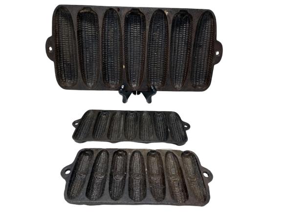 3 ANTIQUE CAST IRON CORN MUFFIN SIDNEY WARE 1920: 3 ANTIQUE CAST IRON CORN MUFFIN SIDNEY WARE 1920 -very good condition -all measurements in pictures