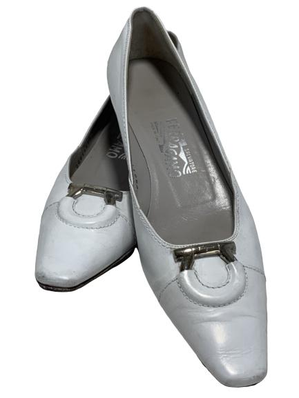 FERRAGAMO WOMEN'S WHITE LEATHER PUMPS SZ 9: FERRAGAMO WOMEN'S WHITE LEATHER PUMPS -SZ 9 -Good Preowned condition