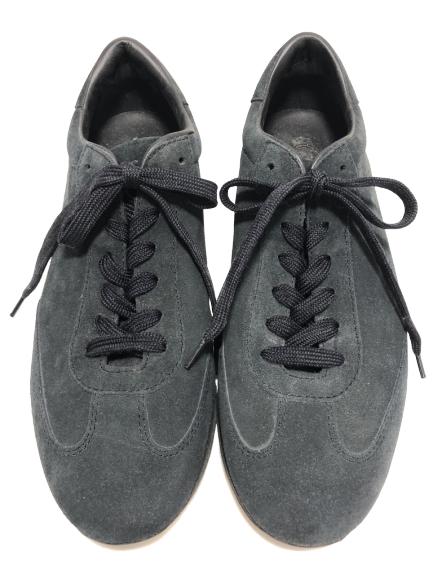 MEN'S TOD'S GREY SUEDE TENNIS SHOES SZ US 9: MEN'S TOD'S GREY SUEDE TENNIS SHOES -SZ US 9 -Very good condition -Marked UK 7 1/2- but we have sold hundreds to men wearing us 9