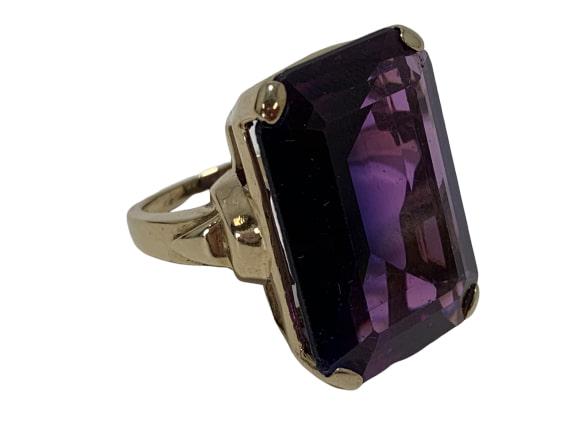 CUSTOM 14K YLW GOLD HUGE PURPLE ALEXANDRITE RING 6: CUSTOM 14K YLW GOLD LARGE PURPLE ALEXANDRITE RING 6 - SIZE 6 in US ring size - Stunning stone, maybe lab created alexandrite - Lovely purple with blue hues - 14k gold setting - 14.0 grams total weight