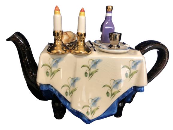 TONY CARTER COLLECTORS EDITION TEAPOT: TONY CARTER COLLECTORS EDITION TEAPOT -Made in England -Very good condition