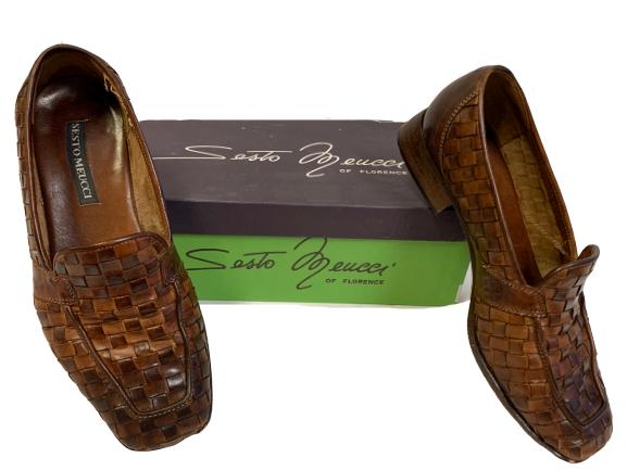 LADIES SESTO MEUCCI BROWN LEATHER LOAFERS SIZE 5.5: LADIES SESTO MEUCCI BROWN LEATHER LOAFERS - size 5 - good condition
