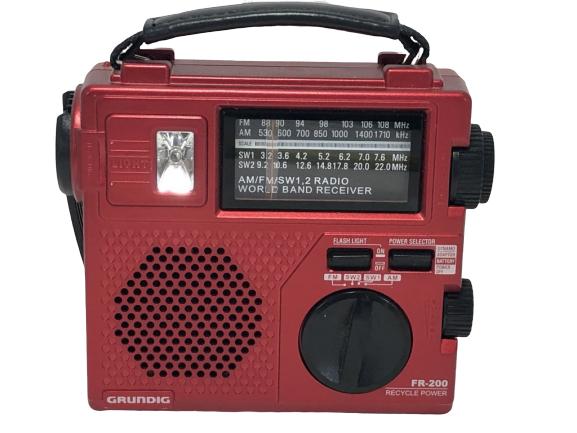 VINTAGE GRUNDIG CRANK RADIO AND LIGHT MDL FR200: VINTAGE GRUNDIG CRANK RADIO AND LIGHT MDL FR200