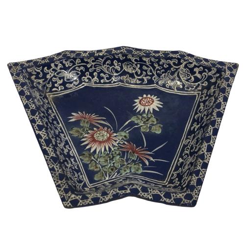 VINTAGE CLOISENNE HAND PAINTED ASHTRAY: VINTAGE CLOISENNE HAND PAINTED ASHTRAY 4.5" h x 4.5"