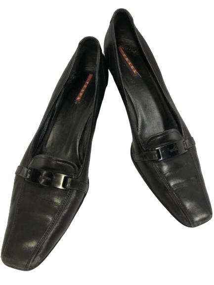 PRADA BLACK LEATHER PUMPS SIZE 39.5: PRADA BLACK LEATHER PUMPS - size 39.5 - 1.5" kitten heel