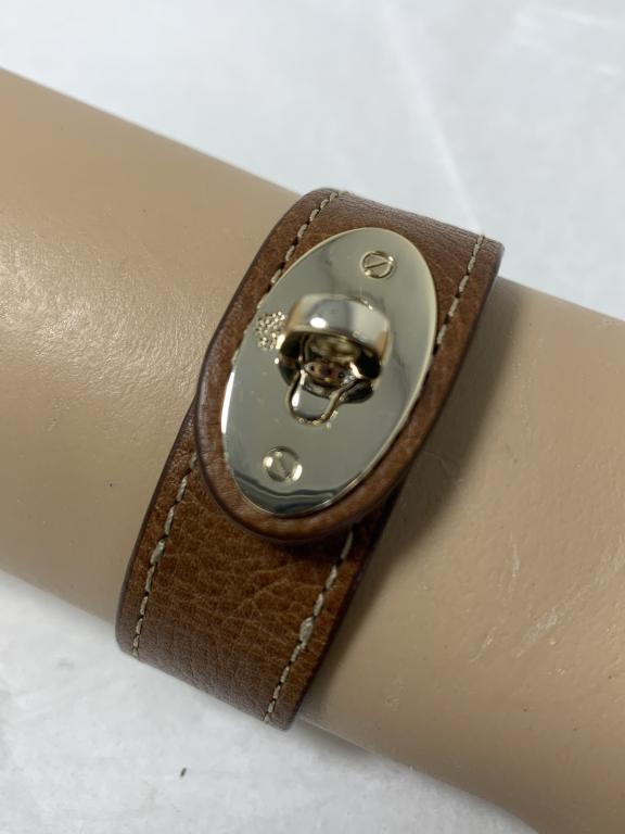 MULBERRY LEATHER CUFF W/ GOLD TONE CLASP: MULBERRY LEATHER CUFF W/ GOLD TONE CLASP -2.5 IN DIAM