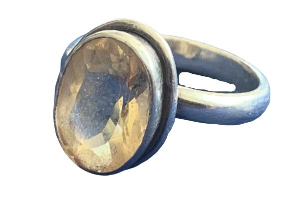 VINTAGE STERLING AND CITRON RING SZ 9 1/2: VINTAGE STERLING AND CITRON RING -SZ 9 1/2 -6.2 G