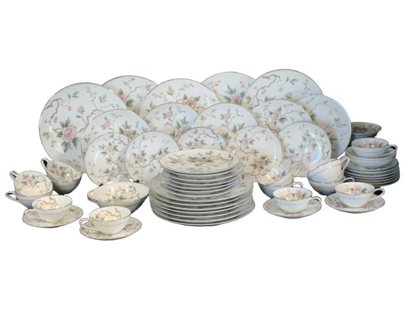 69 PCS NORITAKE 5502 CHATHAM CHINA SERVICE FOR 12: NORITAKE 5502 CHATHAM CHINA SERVICE FOR 12 + ETC - Noritake number 5502 "Chatham" design INCLUDES: - 12 dinner plates 10" diameter - 12 salad plates 8" diameter - 12 dessert plates - 2 berry bowls 5.5