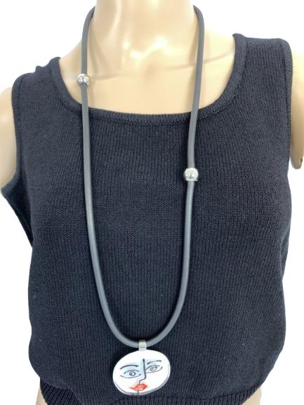 VTG VESCOVO ROBERTO GLASS PENDANT NECKLACE: VINTAGE MADE IN ITALY VESCOVO ROBERTO GLASS PENDANT - very good condition