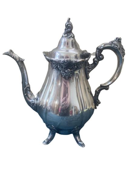 BAROQUE BY WALLACE 292 SILVERPLATED SILVER TEA POT: BAROQUE BY WALLACE 292 SILVERPLATED SILVER TEA POT - EXCELLENT CONDITION! - 10" height and 9" wide in size