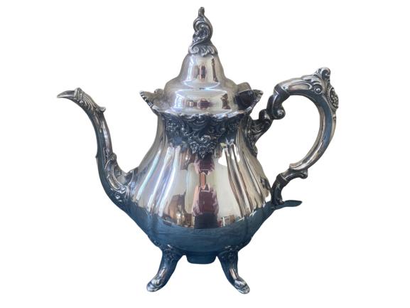 BAROQUE BY WALLACE SILVERPLATE ORNATE TEAPOT: BAROQUE BY WALLACE SILVERPLATE ORNATE TEAPOT - 10" tall x 9" width - Stunning cool designand decorated teapot - Great condition as shown!