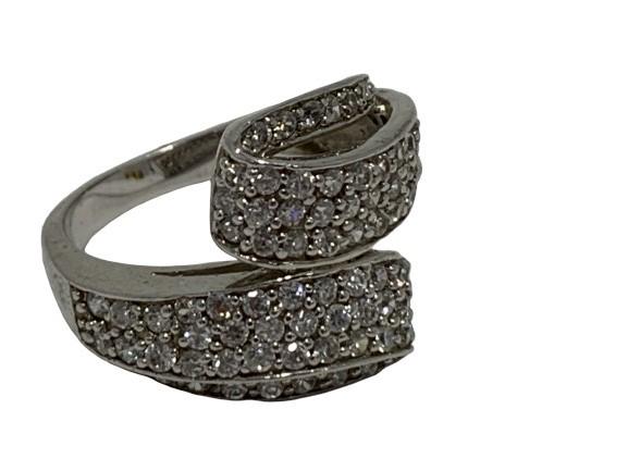 STERLING SILVER AND CZ RING SZ 8: STERLING SILVER AND CZ RING -SZ 8 -Very good condition -Marked 925 - Very good condition