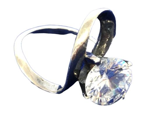 STERLING SILVER VINTAGE RING 4.5 G: STERLING SILVER VINTAGE RING 4.5 G