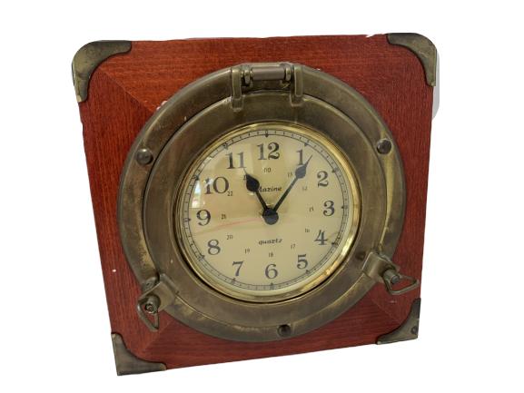 VINTAGE MARINE QUARTZ BRASS AND WOOD CLOCK: VINTAGE MARINE QUARTZ BRASS AND WOOD CLOCK