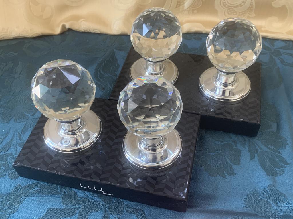NEW LOT OF 4 CRYSTAL NICOLE MILLER DOOR HANDLES: LOT OF 4 CRYSTAL CUT NICOLE MILLER DOOR HANDLES X4 - NEW IN BOX - 3.5" TALL X 2.25" WIDE AT THE BASE.