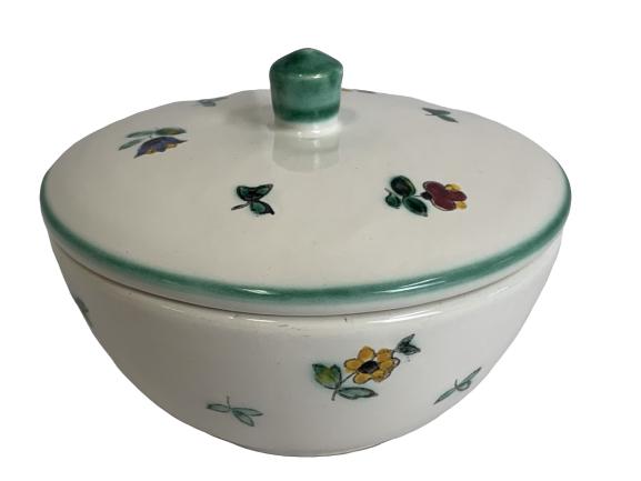 GMUNDER KERAMIK SCATTERED BLOSSOMS CASSEROLE: GMUNDER KERAMIK SCATTERED BLOSSOMS COVERED CASSEROLE -5" D -Very good condition