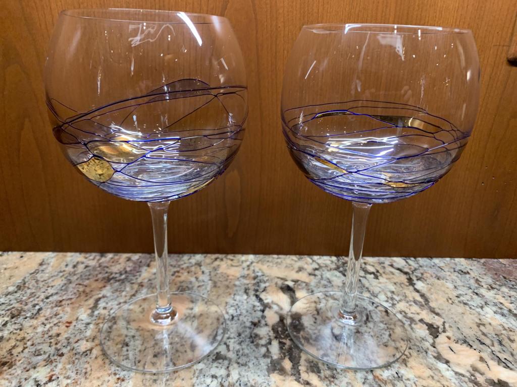 PAIR OF BALOON WINE GLASSES 8.5": PAIR OF BALOON WINE GLASSES 8.5"