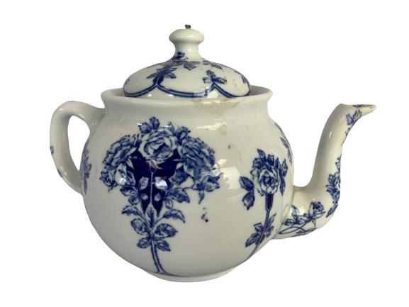 ANTIQUE BUFFALO POTTERY ARGYLE TEAPOT 1914 7": ANTIQUE BLUE ROSE BUFFALO POTTERY ARGYLE TEAPOT 1914 WITH ATTACHED TEA STRAINER 7" x 10" -Good vintage condition