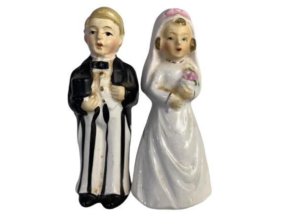 SALT AND PEPPER SHAKERS DOUBLE SIDED GROOM / BRIDE (1 of 9)