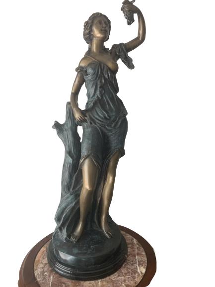 STUNNING ROMAN BRONZE FEMALE STATUE (1 of 3)