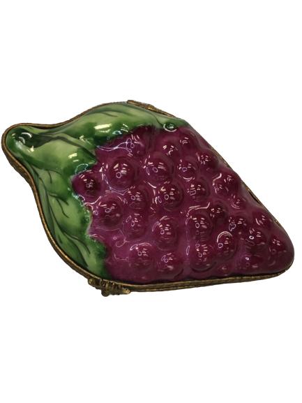VINTAGE LIMOGES STRAWBERRY TRINKET BOX (1 of 4)