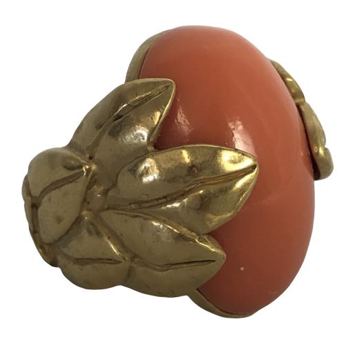 T TAHARI GOLD LEAF RING W/ CORAL COLORED STONE SZ2: T TAHARI GOLD LEAF COCKTAIL RING W/ ORANGE STONE -SIZE 8 1/2-VINTAGE