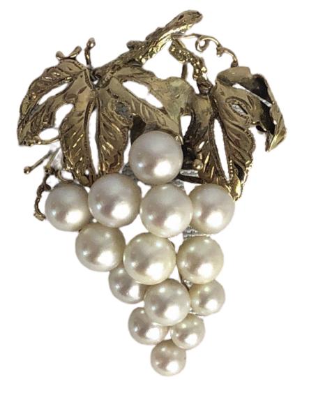 VINTAGE GRAPE CLUSTER WITH FAUX PEARLS BROOCH 2" (1 of 4)