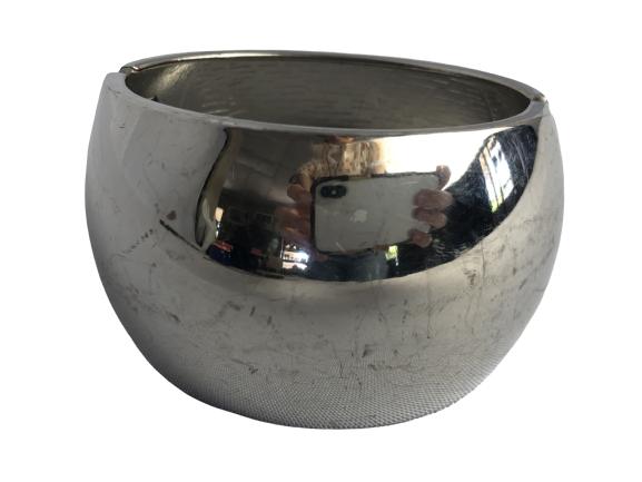 HINGED METALLIC BRACELET (1 of 5)