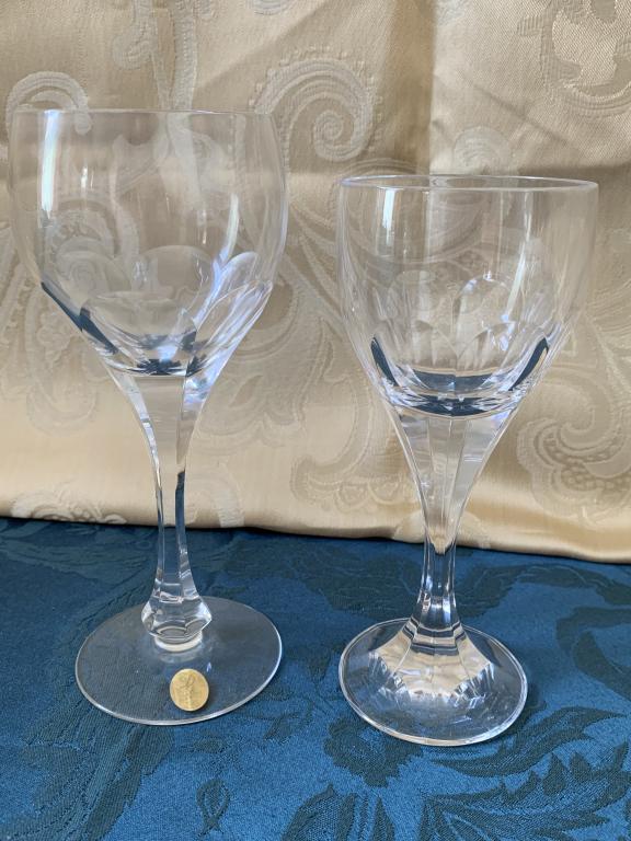 PAIR DRESDEN CRYSTAL WINE STEMWARE GLASSES X 2: PAIR DRESDEN CRYSTAL WINE STEMWARE GLASSES X 2 - 6.75" TALL AND 7.5" TALL FOR EACH GLASS- Excellent condition, looks unused.
