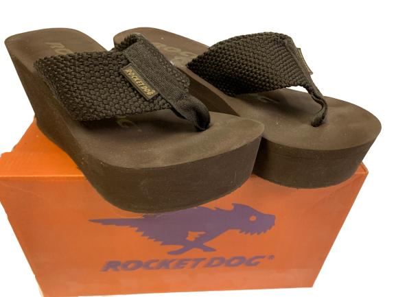 LADIES ROCKET DOG BROWN WEDGE SANDALS SIZE 5: LADIES ROCKET DOG BROWN WEDGE SANDALS - size 5- very good condition