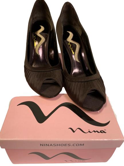 LADIES CHOCOLATE SATIN HEELS SIZE 5 (1 of 6)