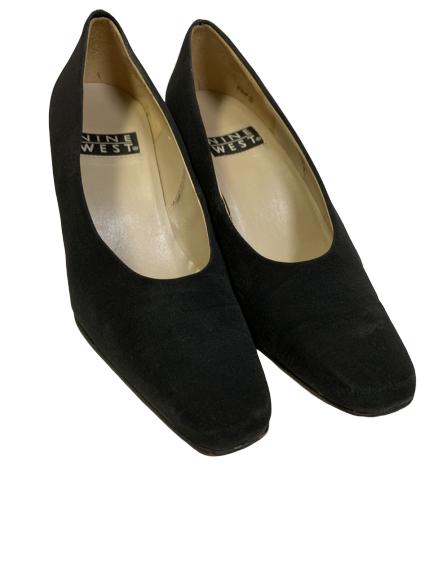 LADIES NINE WEST BLACK SUEDE HEELS SIZE 5.5: LADIES NINE WEST BLACK SUEDE HEELS- size 5.5- very good condition