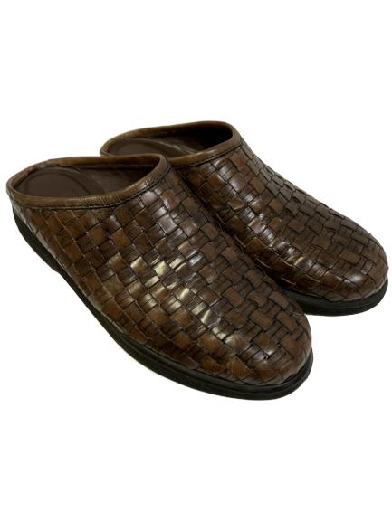 LADIES COLE HAAN BROWN WOVEN SLIP-ONS SIZE 5.5: LADIES COLE HAAN BROWN WOVEN SLIP-ONS- size 5.5- very good condition